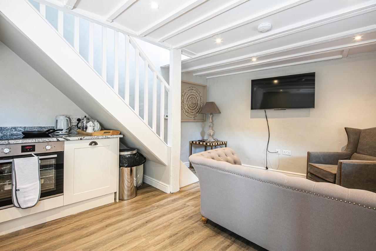 The Artists Loft - A Superb Cottage Sensitively Converted From A Grade II Listed 17Th Century Building Bakewell Bagian luar foto