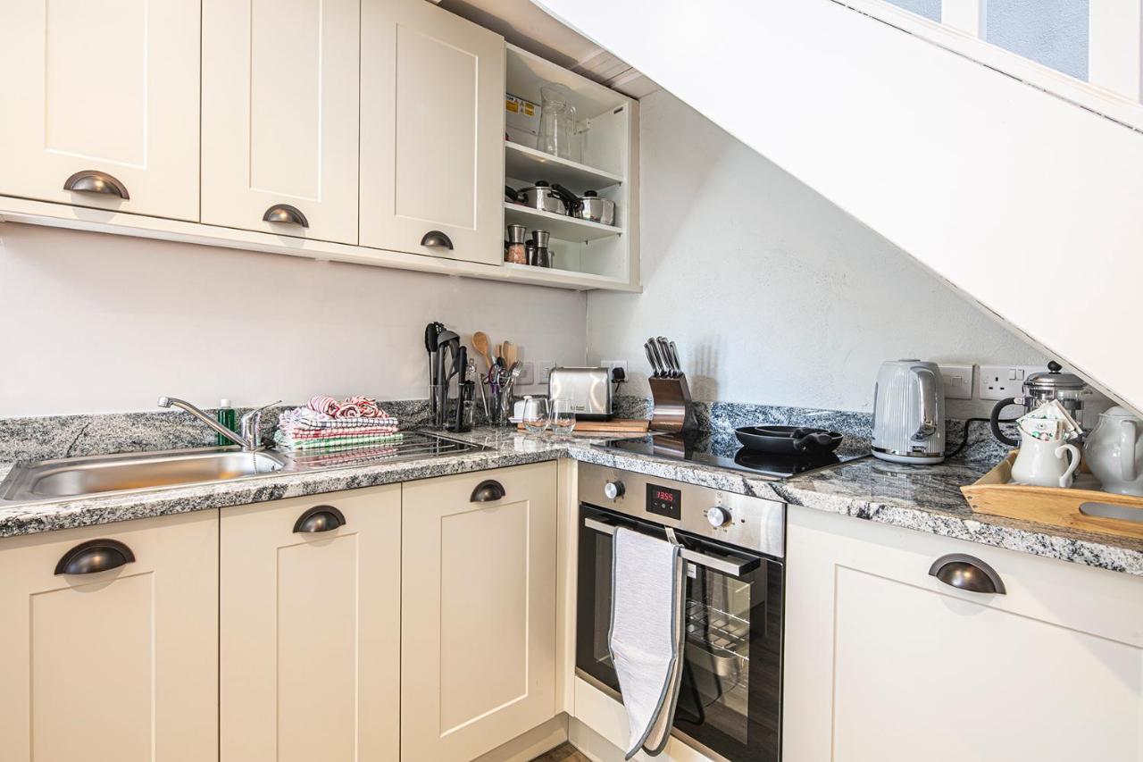 The Artists Loft - A Superb Cottage Sensitively Converted From A Grade II Listed 17Th Century Building Bakewell Bagian luar foto